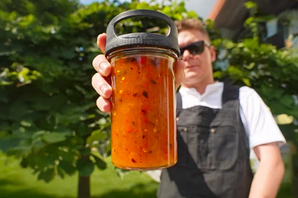 Krydret ferskenmarmelade med chili og et strejf af rom