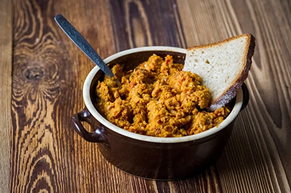 Pålægspasta af røde linser