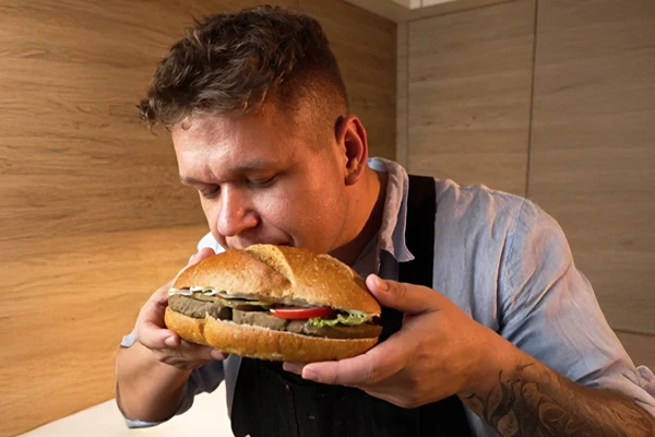 Vegansk postej af kikærter og tørrede svampe - enkel opskrift i skinkekoger