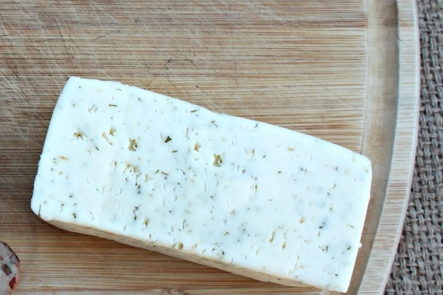 Hjemmelavet ost af typen Havarti